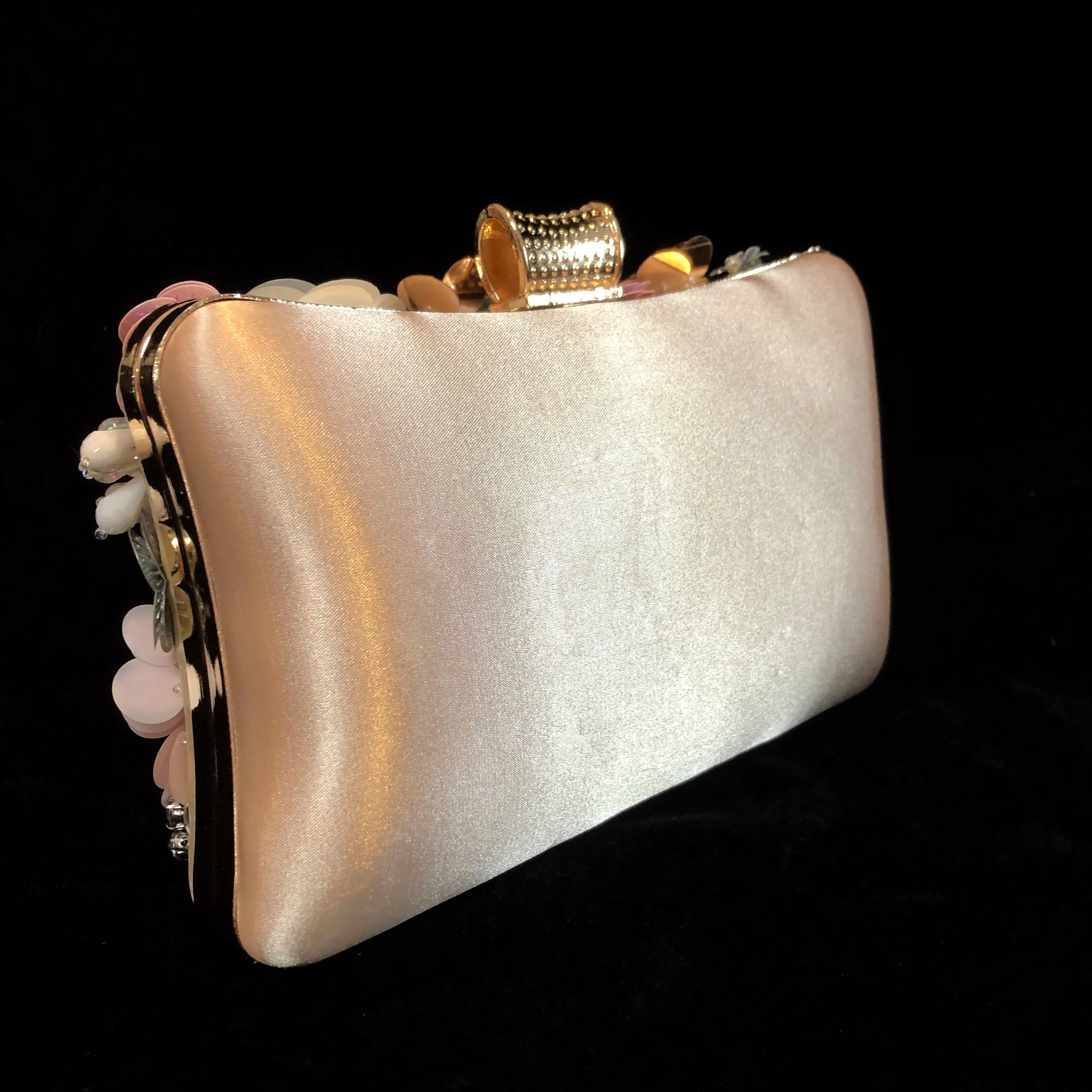 A PINK FLOWER ENCRUSTED EVENING PURSE