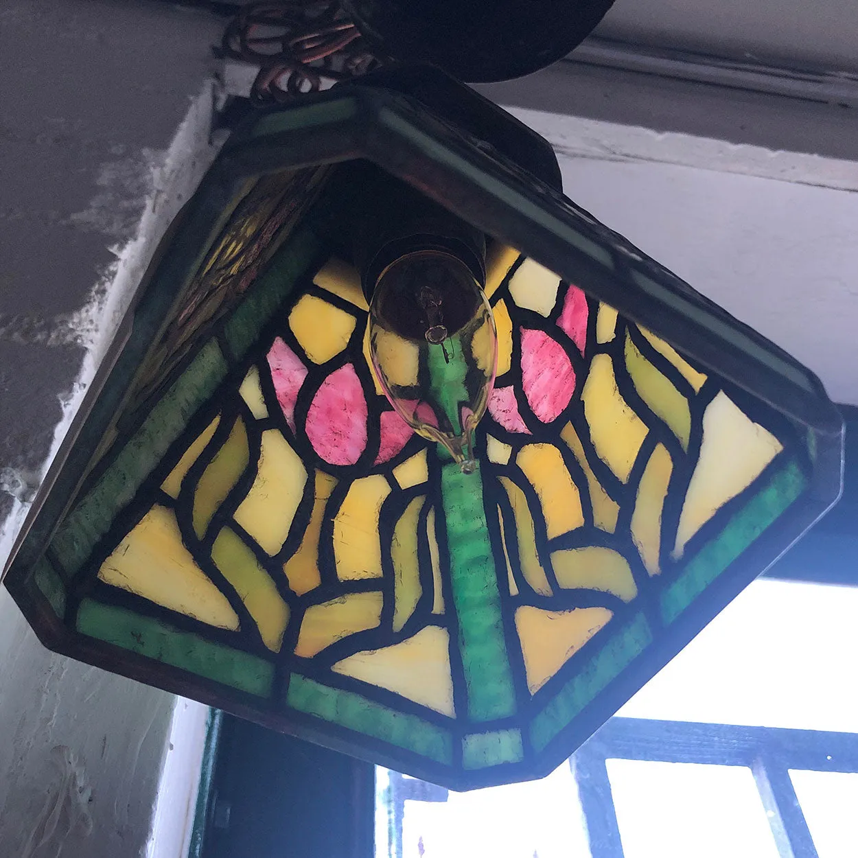 American Arts and Crafts Leaded Stained Glass Tulip Pattern Pendant One-Light Hall Light