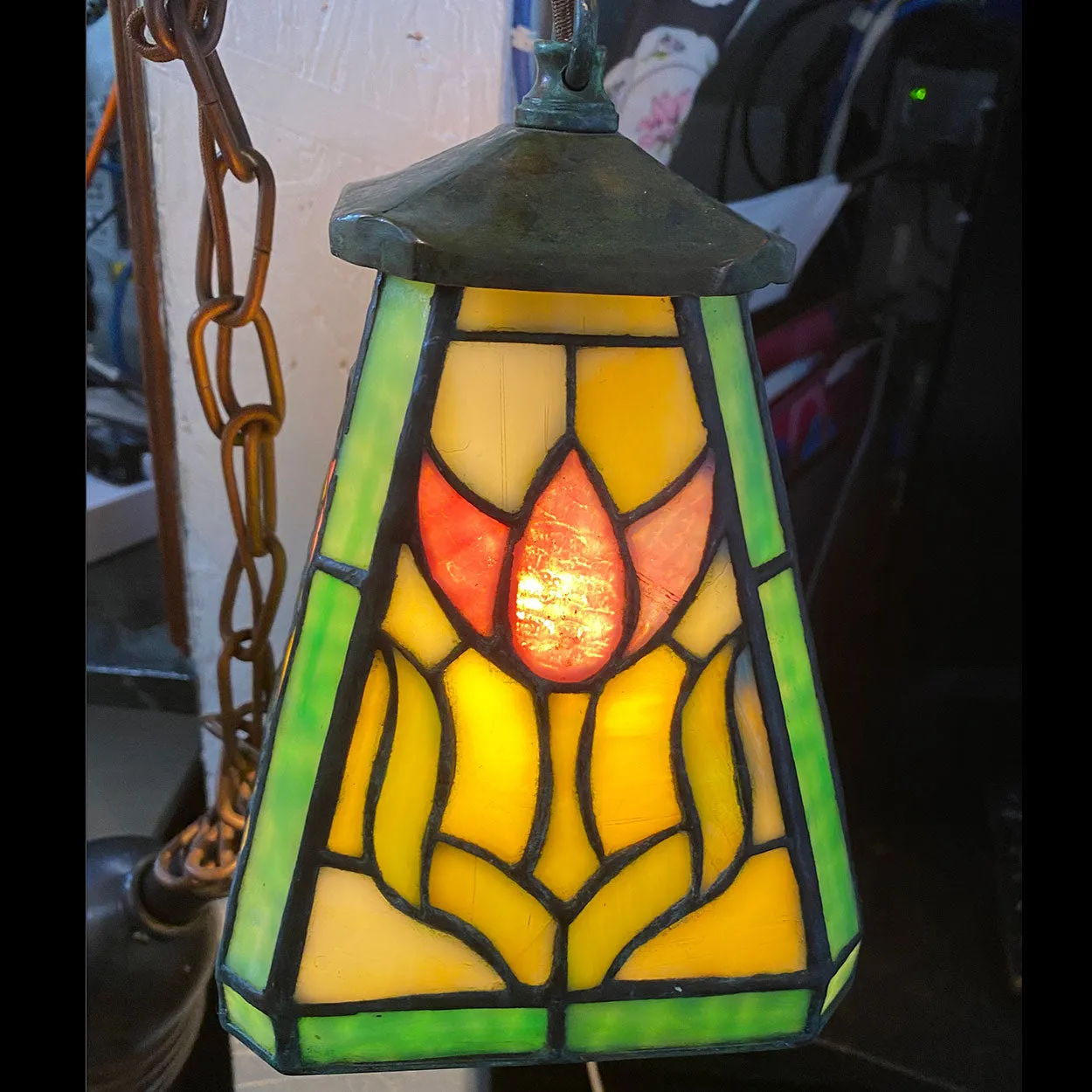 American Arts and Crafts Leaded Stained Glass Tulip Pattern Pendant One-Light Hall Light
