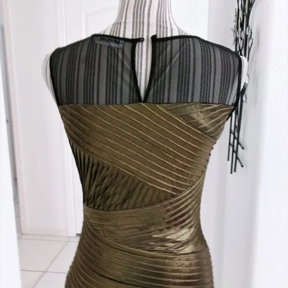 Brand New Calvin Klein Gold Metallic Fitted Sleeveless Party Dress Shimmery 4