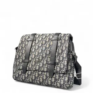 Dior Oblique Messenger Bag – Iconic Monogram Elegance 🖤