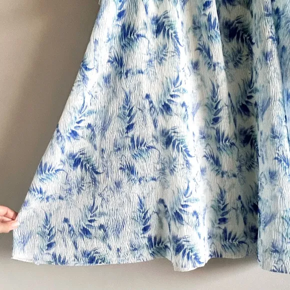 ELLIATT  Dynasty Sleeve Swing  blue &amp; white floral pattern Size Small – NWT