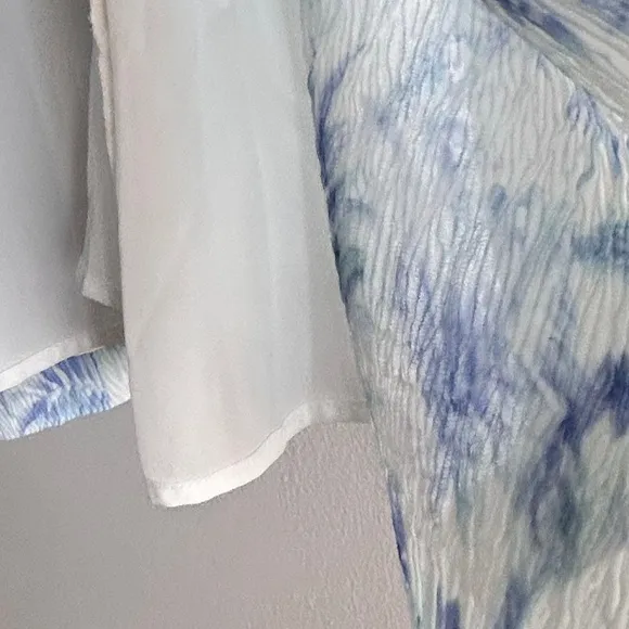ELLIATT  Dynasty Sleeve Swing  blue &amp; white floral pattern Size Small – NWT
