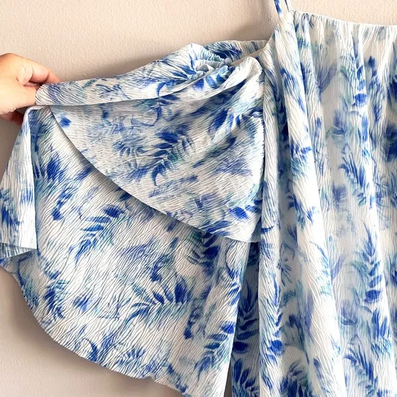 ELLIATT  Dynasty Sleeve Swing  blue &amp; white floral pattern Size Small – NWT