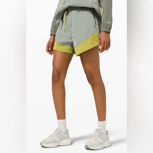 Lululemon Evergreen Short Grey Sage / Yellow Pear / Green Fern