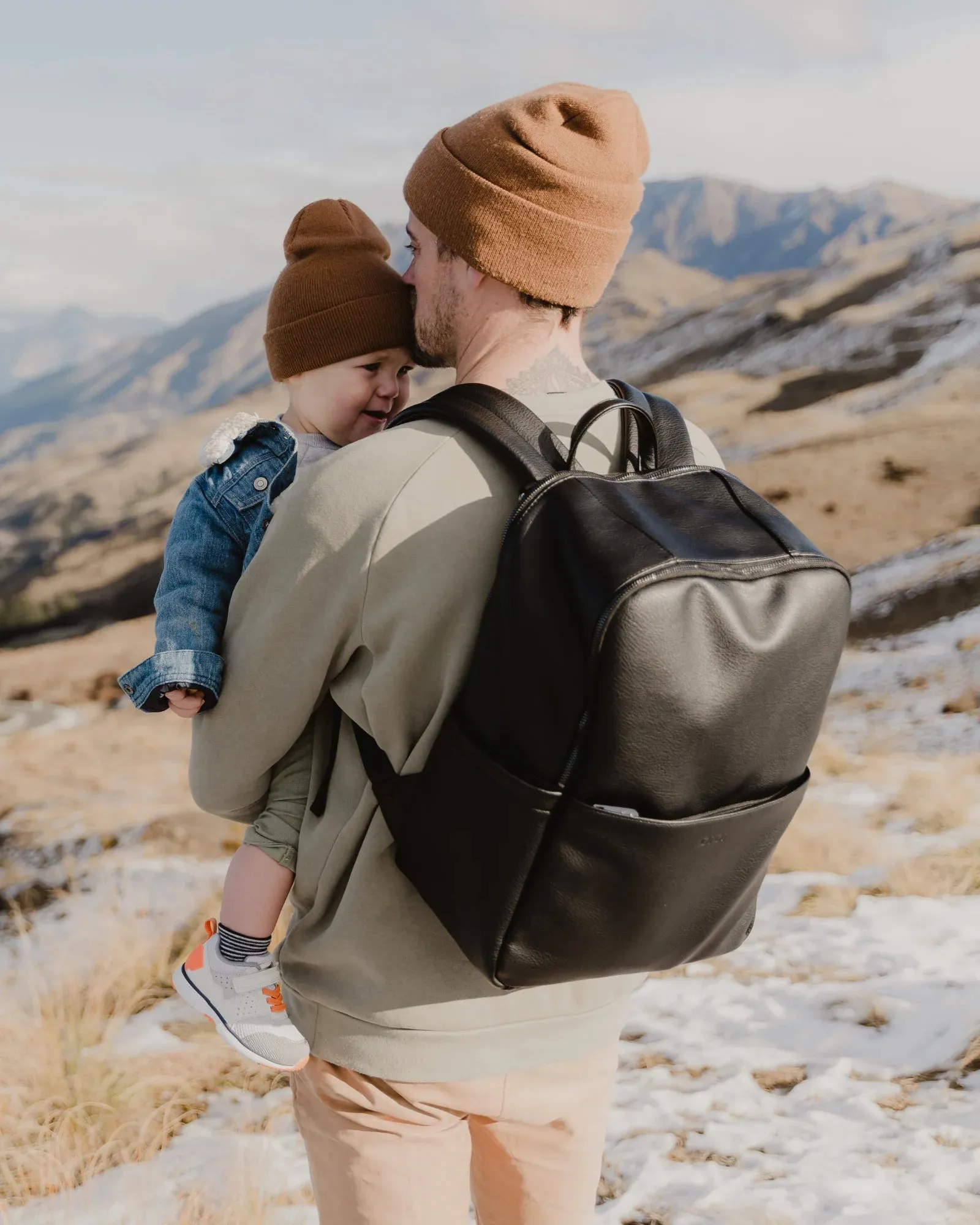 OiOi Mulitasker Nappy Backpack - Black