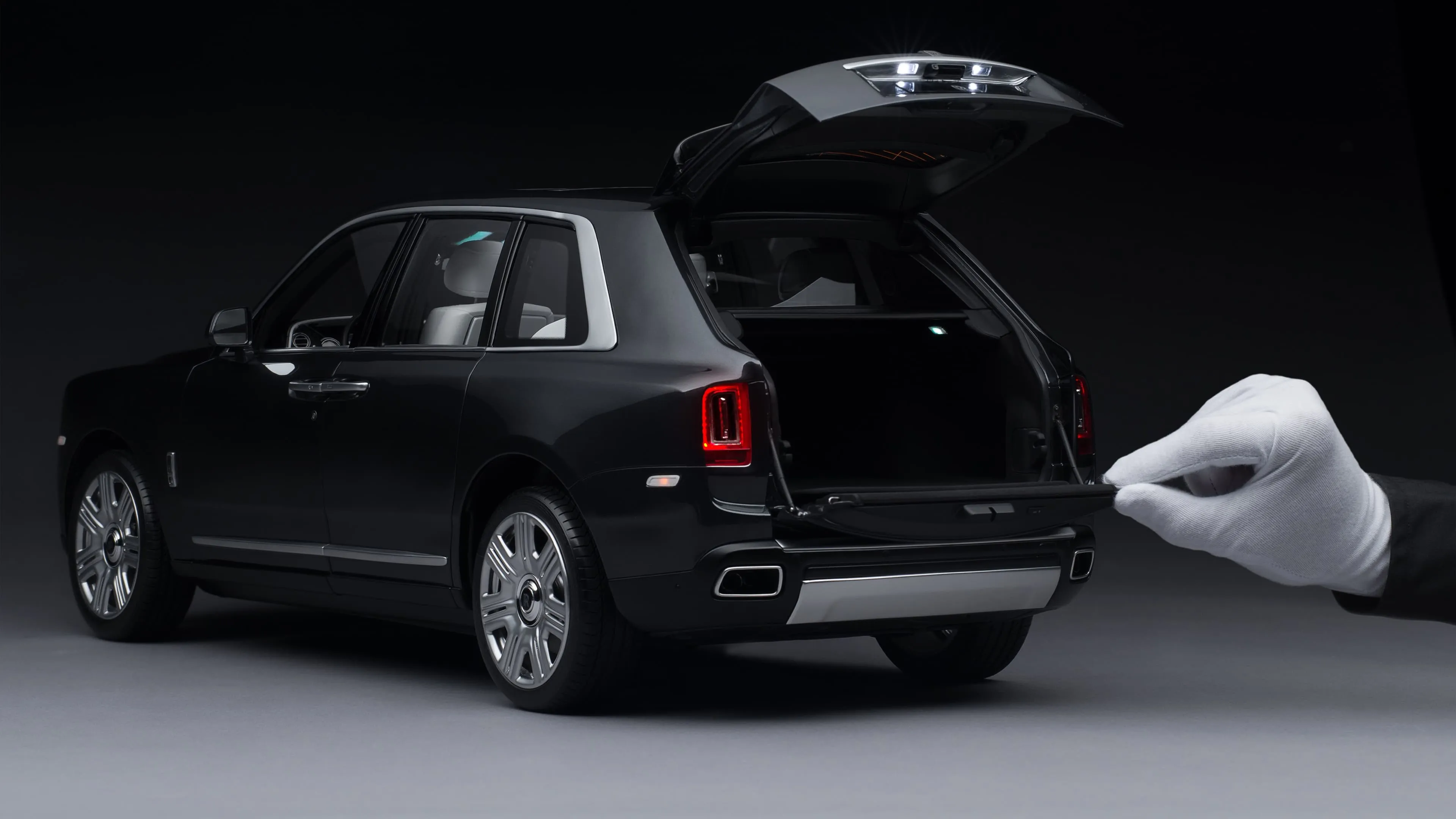 Rolls-Royce Cullinan 1:8 Scale Model