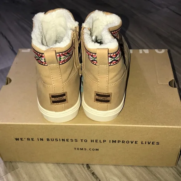TOMS ALPINE TOFFEE FAUX FUR BOOT GIRLS 5