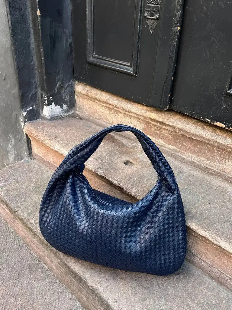 Trendy Woven Shoulder Handbag