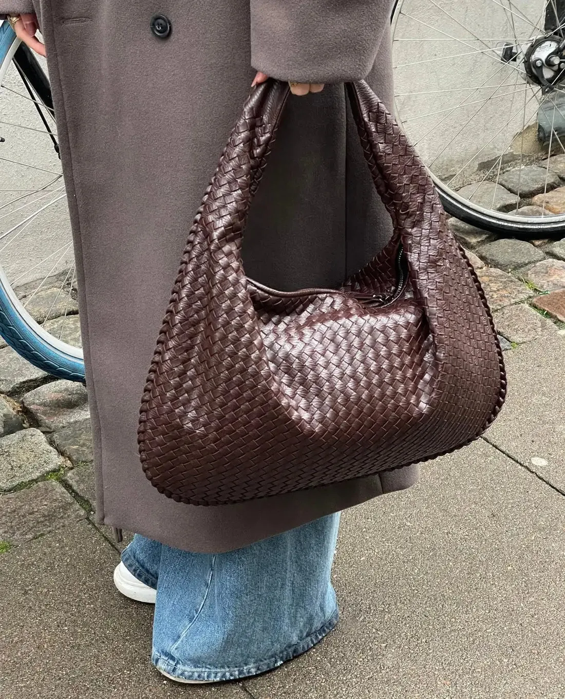 Trendy Woven Shoulder Handbag