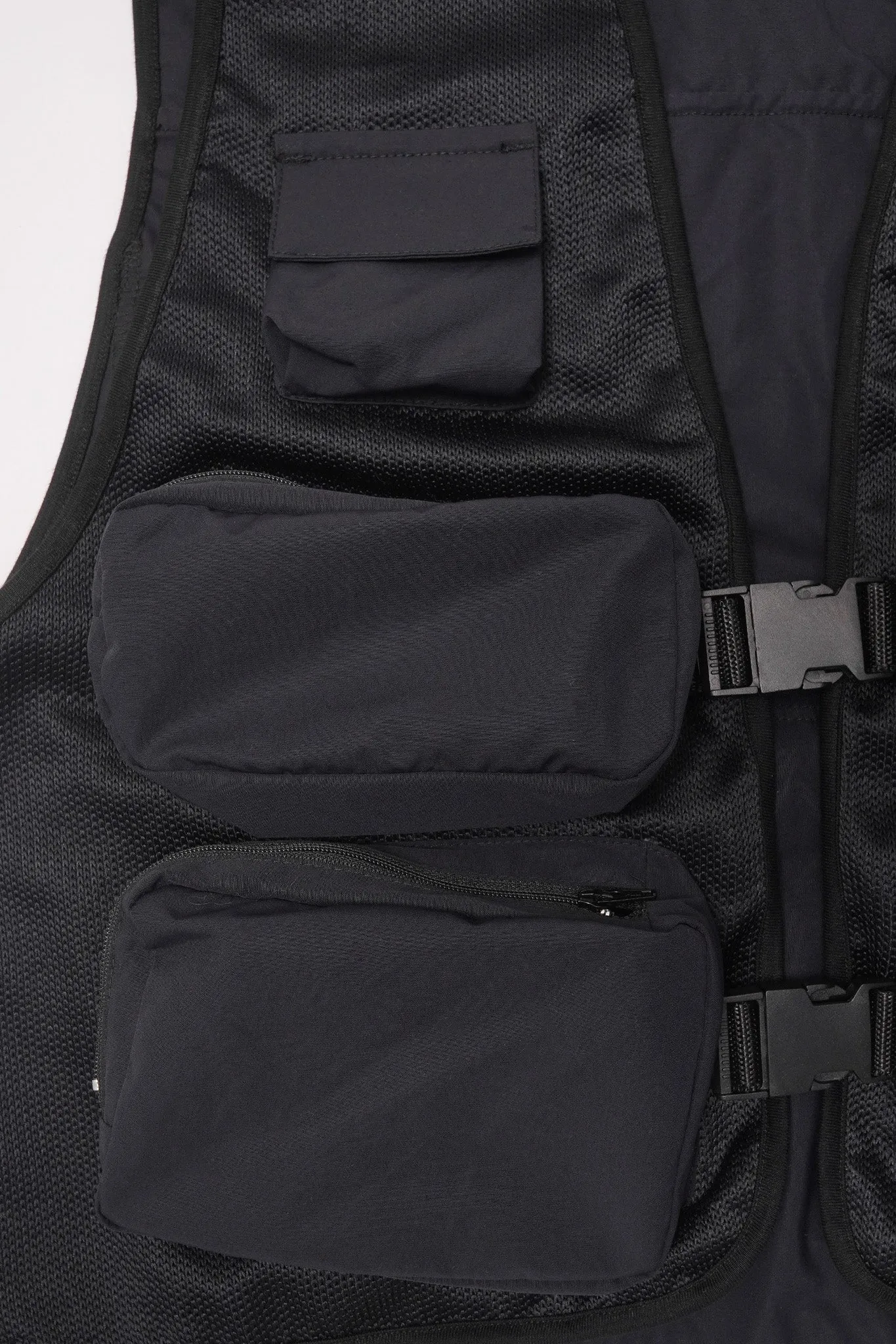 UTILITY VEST IN MIDNIGHT NAVY