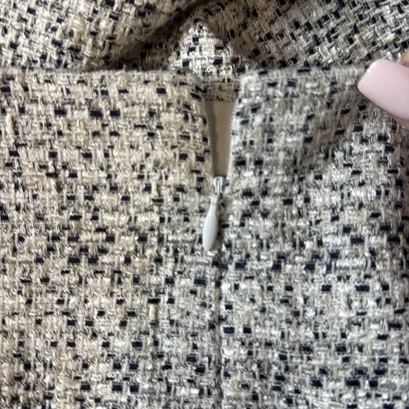 Valentino vintage tweed pencil skirt size 6 black and white