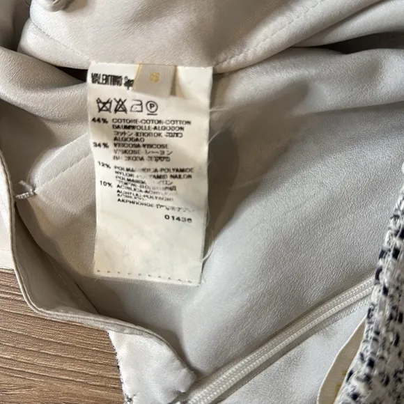 Valentino vintage tweed pencil skirt size 6 black and white