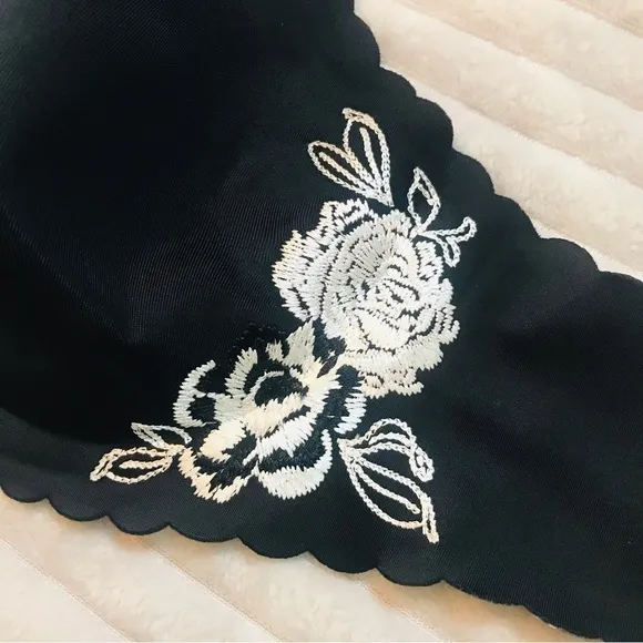 Victoria’s Secret Angels Floral Embroidered Black White Semi Lined Full Coverage