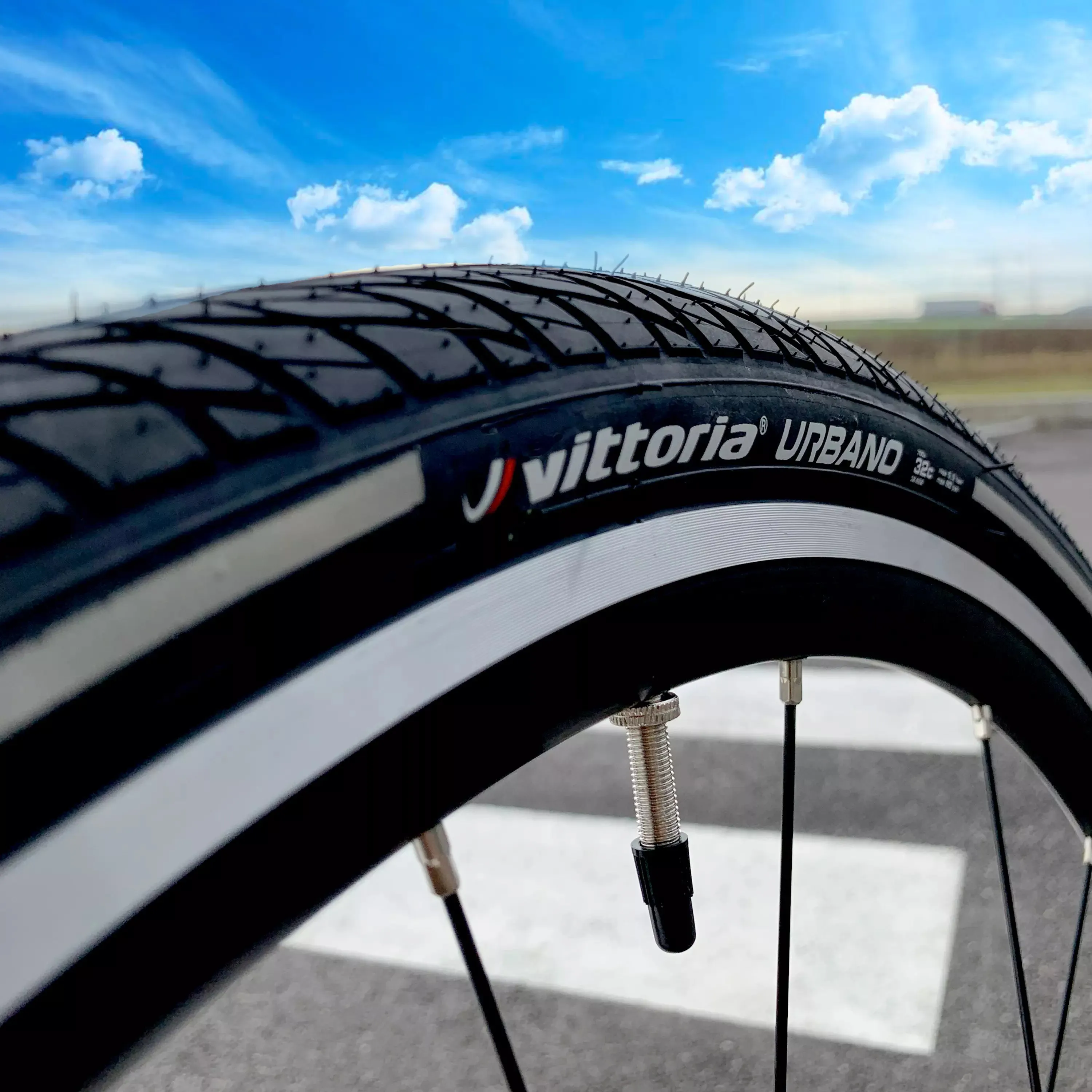 Vittoria Urbano 26" Wire Tire, 47-559 Black Reflective rigid